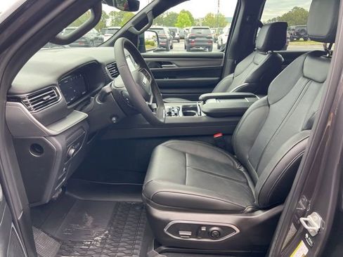 New 2026 Jeep Grand Wagoneer 4WD image 7