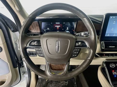 Used 2021 Lincoln Navigator Reserve w/ Luxury Package RWD image 16