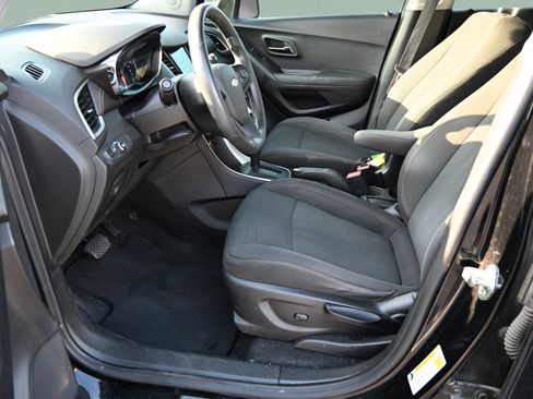 Used 2019 Chevrolet Trax LS FWD image 16