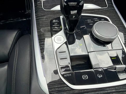 Used 2022 BMW X7 xDrive40i w/ M Sport Package AWD/4WD image 36