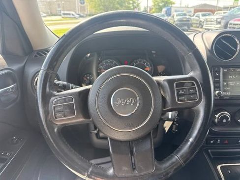 Used 2014 Jeep Patriot Latitude AWD/4WD image 11