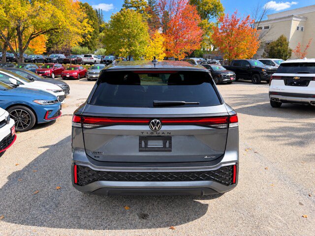 New 2026 Volkswagen Tiguan SE R-Line AWD/4WD image 5