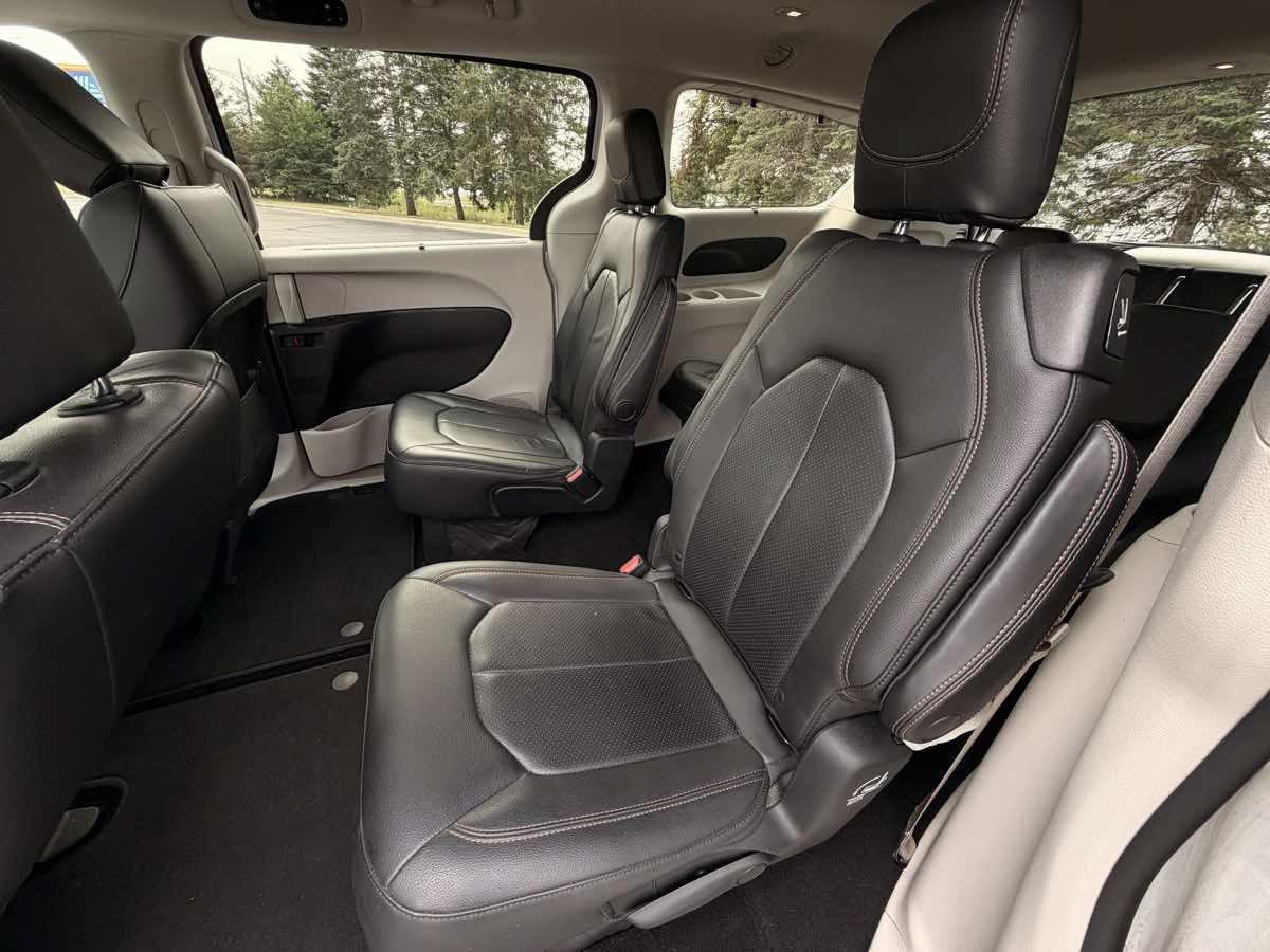 Used 2019 Chrysler Pacifica Touring-L FWD image 13