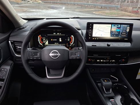 New 2026 Nissan Rogue Platinum image 9