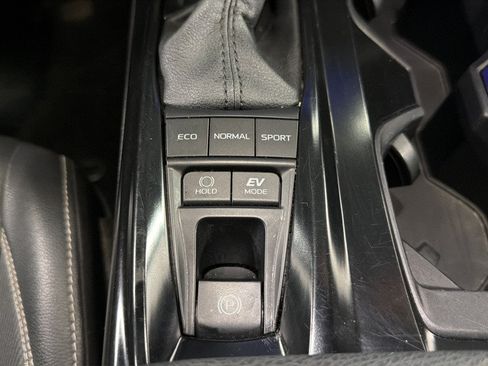 Used 2025 Toyota Camry SE FWD image 40