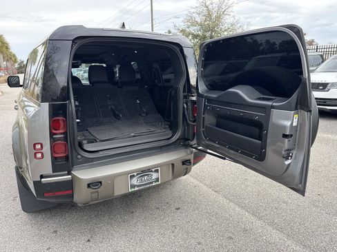 Used 2024 Land Rover Defender 130 X-Dynamic SE image 11