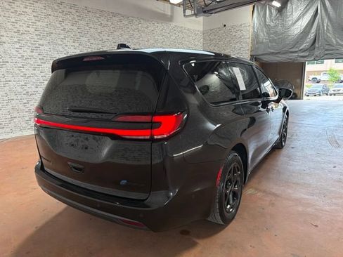 Used 2023 Chrysler Pacifica Limited w/ S Appearance Package FWD image 7