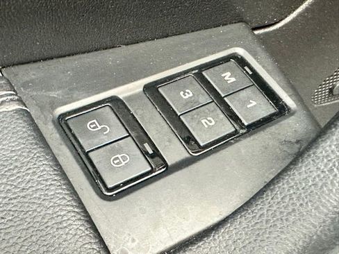 Used 2018 Jaguar F-PACE R-Sport image 12