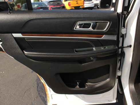 Used 2018 Ford Explorer Limited w/ Equipment Group 301A AWD/4WD image 13