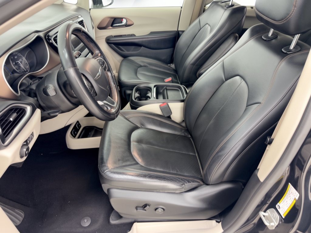 Used 2019 Chrysler Pacifica Touring-L FWD image 5