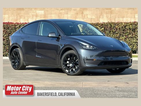 Used 2025 Tesla Model Y Long Range image 1