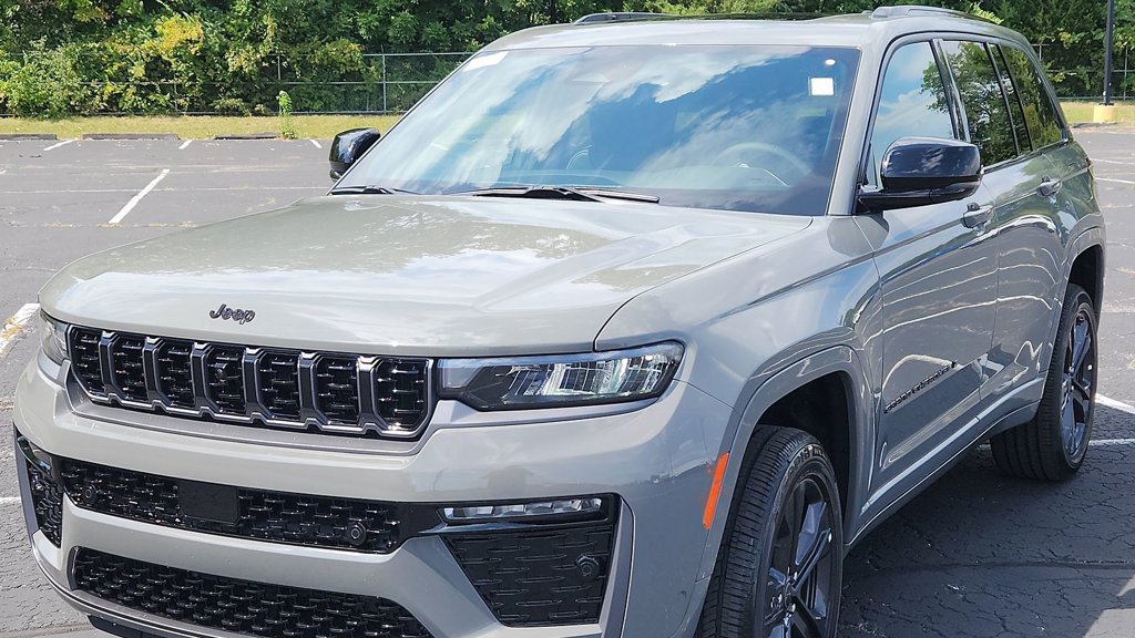 New 2027 Jeep Grand Cherokee Limited AWD/4WD image 3