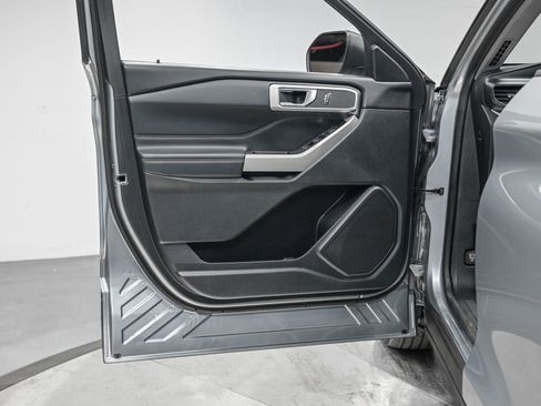 Used 2020 Ford Explorer XLT w/ Equipment Group 202A image 12