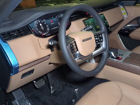 New 2026 Land Rover Range Rover Long Wheelbase SE AWD/4WD image 16