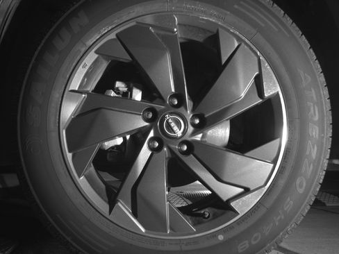 Used 2025 Nissan Rogue SV image 12