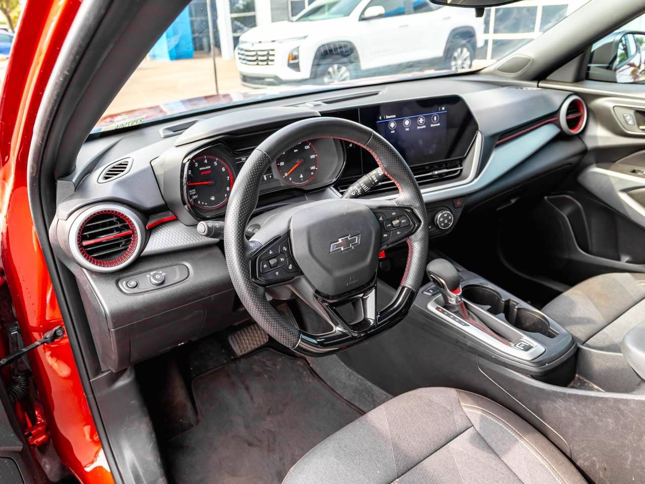 Used 2024 Chevrolet Trax RS w/ Sunroof Package FWD image 8