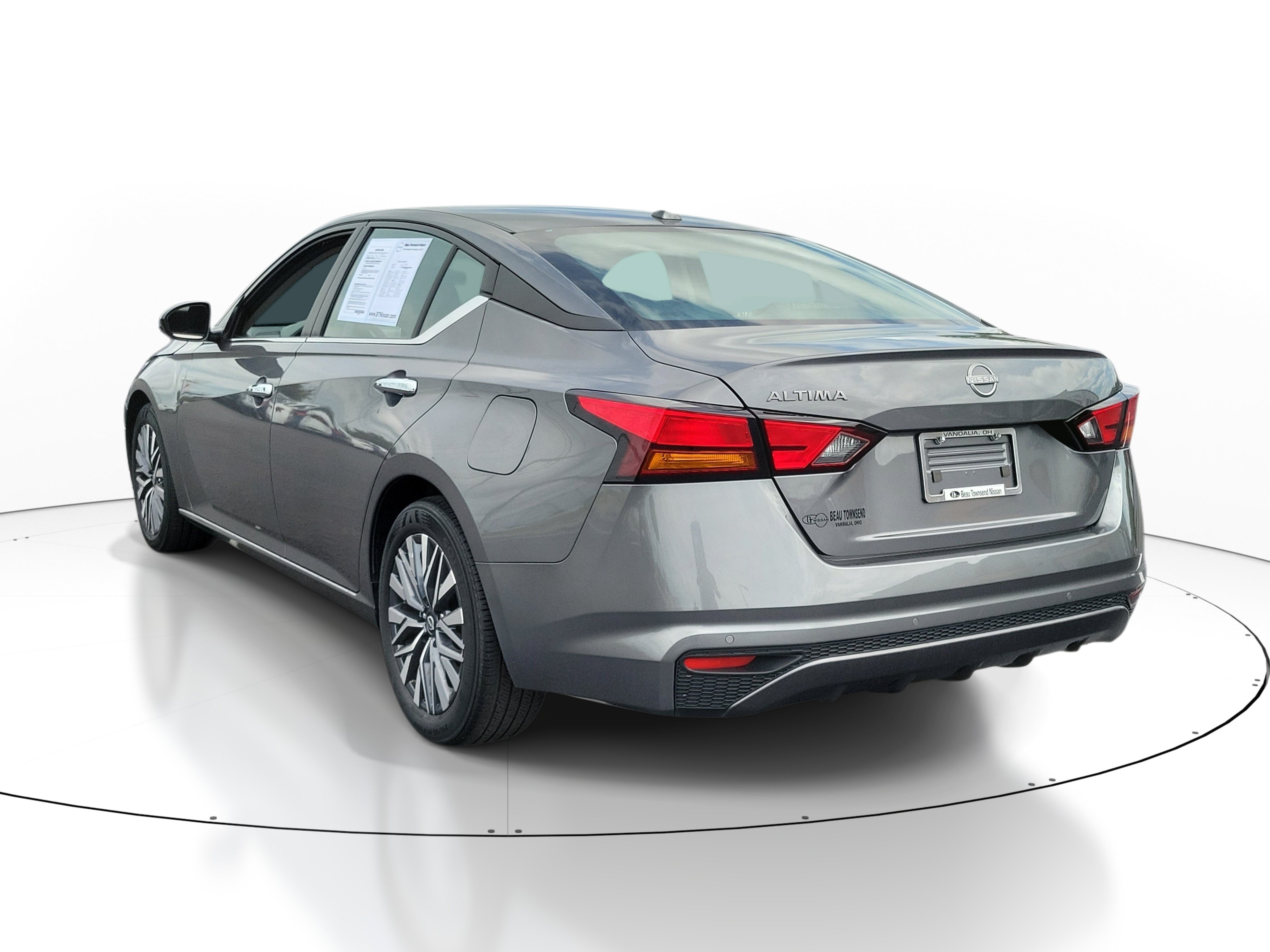 Used 2025 Nissan Altima 2.5 SV FWD image 3