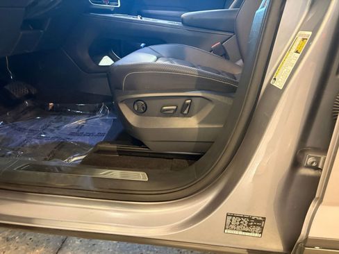 Used 2025 Volkswagen Atlas Cross Sport SE image 24