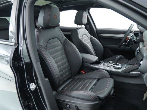 New 2025 Alfa Romeo Stelvio Sprint image 13