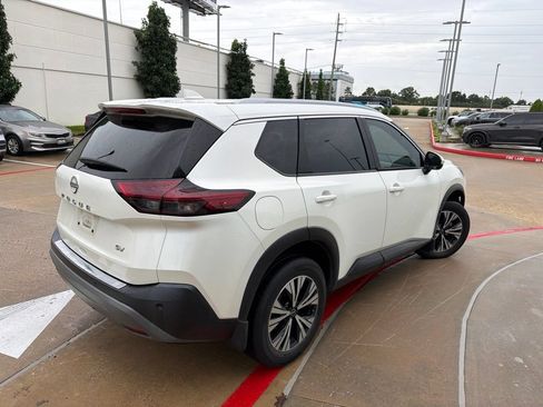 Used 2022 Nissan Rogue SV w/ SV Premium Package FWD image 3