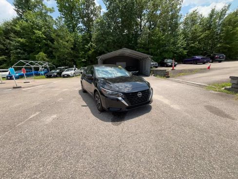 Used 2025 Nissan Sentra SV FWD image 13