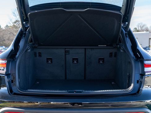 New 2026 Porsche Macan image 16