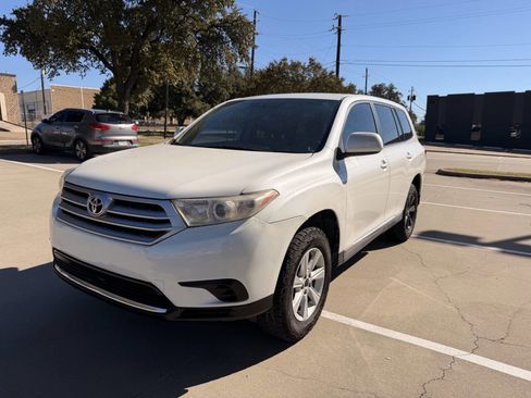 Used 2013 Toyota Highlander FWD image 1