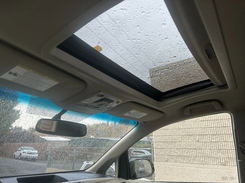 Used 2013 Toyota Sienna XLE image 17