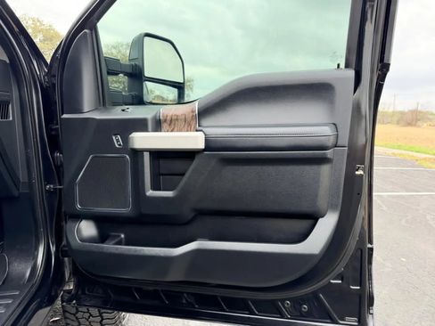 Used 2019 Ford F250 Lariat w/ Lariat Ultimate Package image 24