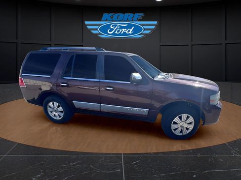 Used 2010 Lincoln Navigator image 6