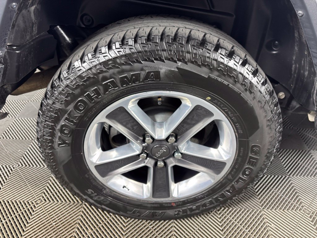 Used 2019 Jeep Wrangler Unlimited Sahara AWD/4WD image 11