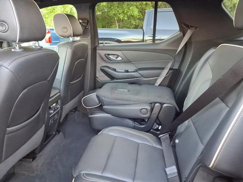 Certified 2022 Chevrolet Traverse Premier w/ LPO, Cargo Package AWD/4WD image 10