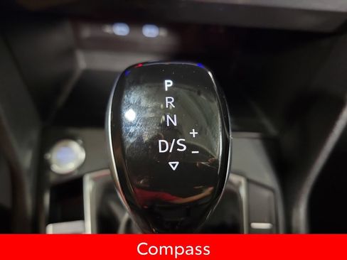 Used 2024 Volkswagen Tiguan SE AWD/4WD image 19