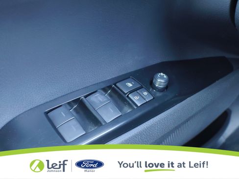 Used 2025 Toyota Camry SE image 15