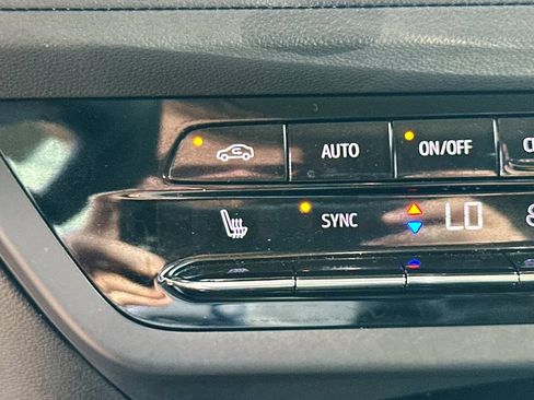 Certified 2023 Buick Envision Essence AWD/4WD image 19