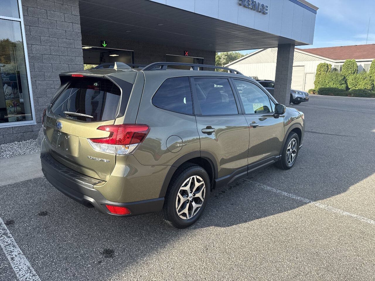 Used 2022 Subaru Forester Premium AWD/4WD image 4