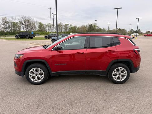 Used 2025 Jeep Compass Latitude AWD/4WD image 6
