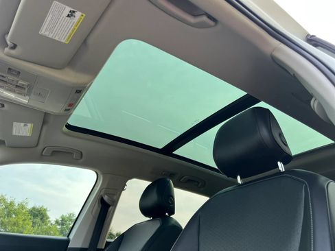 Used 2018 Volkswagen Tiguan SEL AWD/4WD image 35