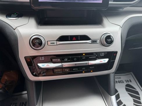 Used 2020 Ford Explorer XLT w/ Equipment Group 202A AWD/4WD image 14