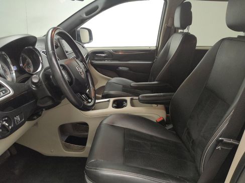 Used 2018 Dodge Grand Caravan SXT FWD image 17