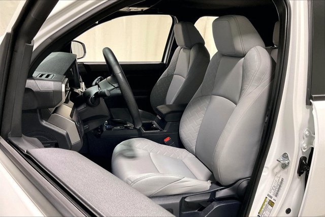 Certified 2025 Toyota Tacoma SR5 AWD/4WD image 26