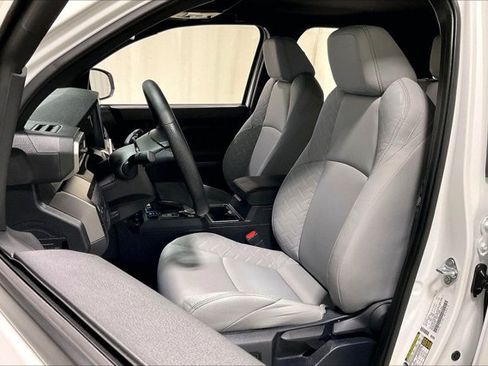 Certified 2025 Toyota Tacoma SR5 AWD/4WD image 26