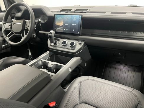 Used 2025 Land Rover Defender 110 S image 28