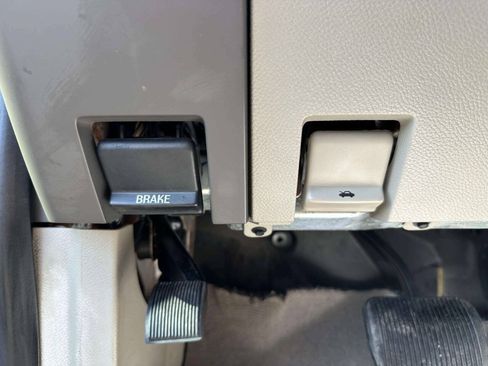 Used 2014 Ford Expedition XLT RWD image 35