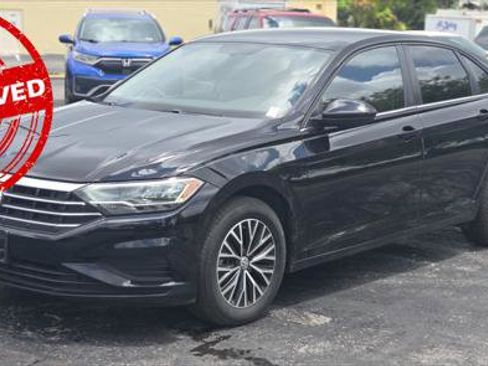 Used 2021 Volkswagen Jetta SE w/ SE Cold Weather Package FWD image 2