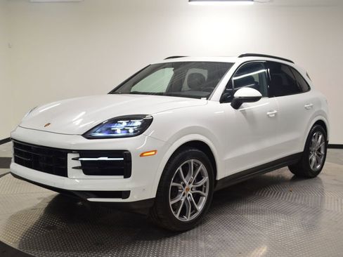 Certified 2025 Porsche Cayenne AWD/4WD image 1