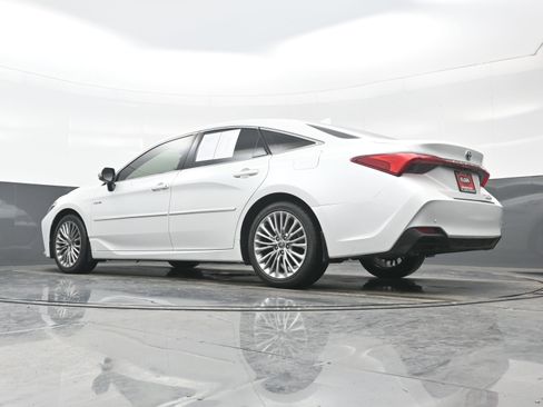Used 2021 Toyota Avalon Limited image 32