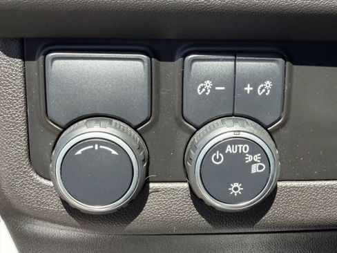 Used 2021 Chevrolet Suburban LT RWD image 18