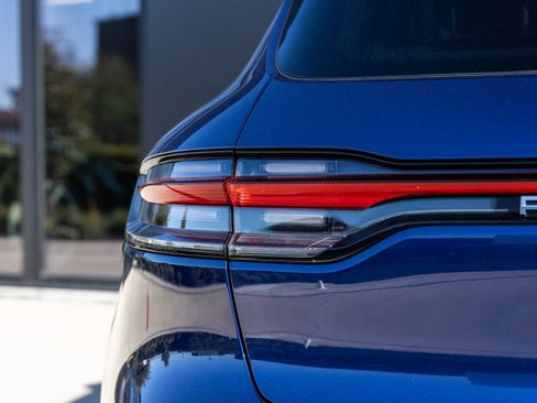 Certified 2026 Porsche Macan AWD/4WD image 16