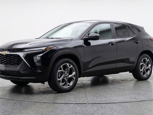 Used 2025 Chevrolet Trax LT image 3